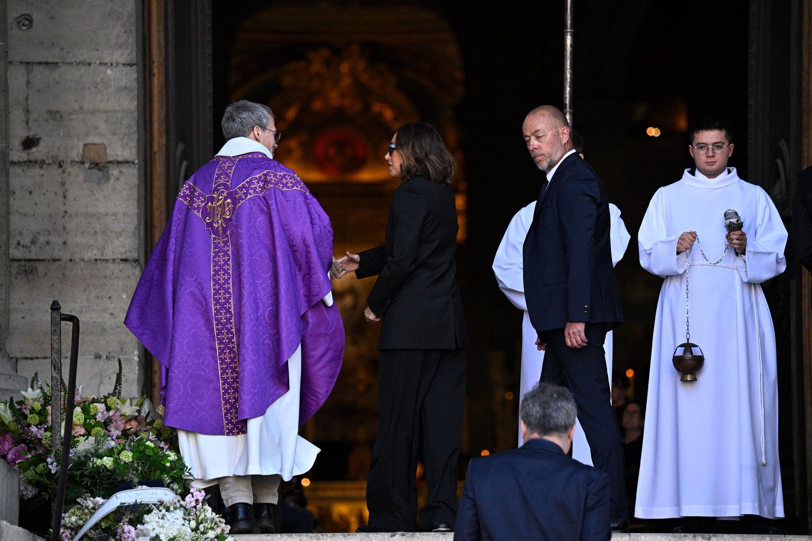 Final Farewell: Laura Smet, Brigitte Macron, Jean-Louis Borloo, and Catherine Deneuve Gather for Nathalie Baye's Memorial 2 Final Farewell: Laura Smet, Brigitte Macron, Jean Louis Borloo, and Catherine