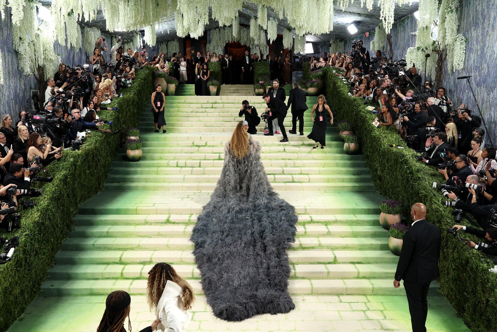 Met Gala 2026: 20 Dazzling Celebrities in Stunning Outfits –