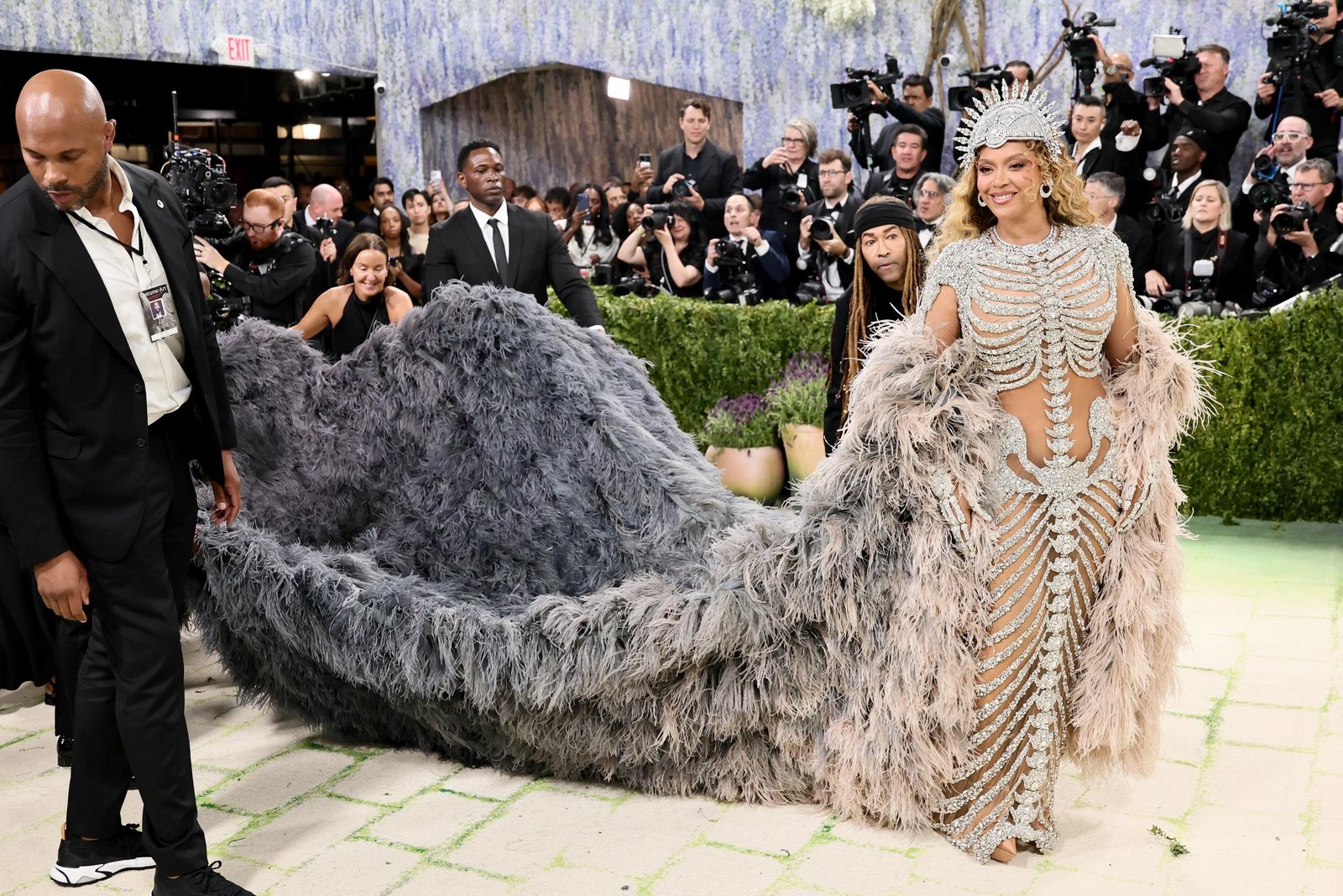 Met Gala 2026: 20 Dazzling Celebrities in Stunning Outfits –