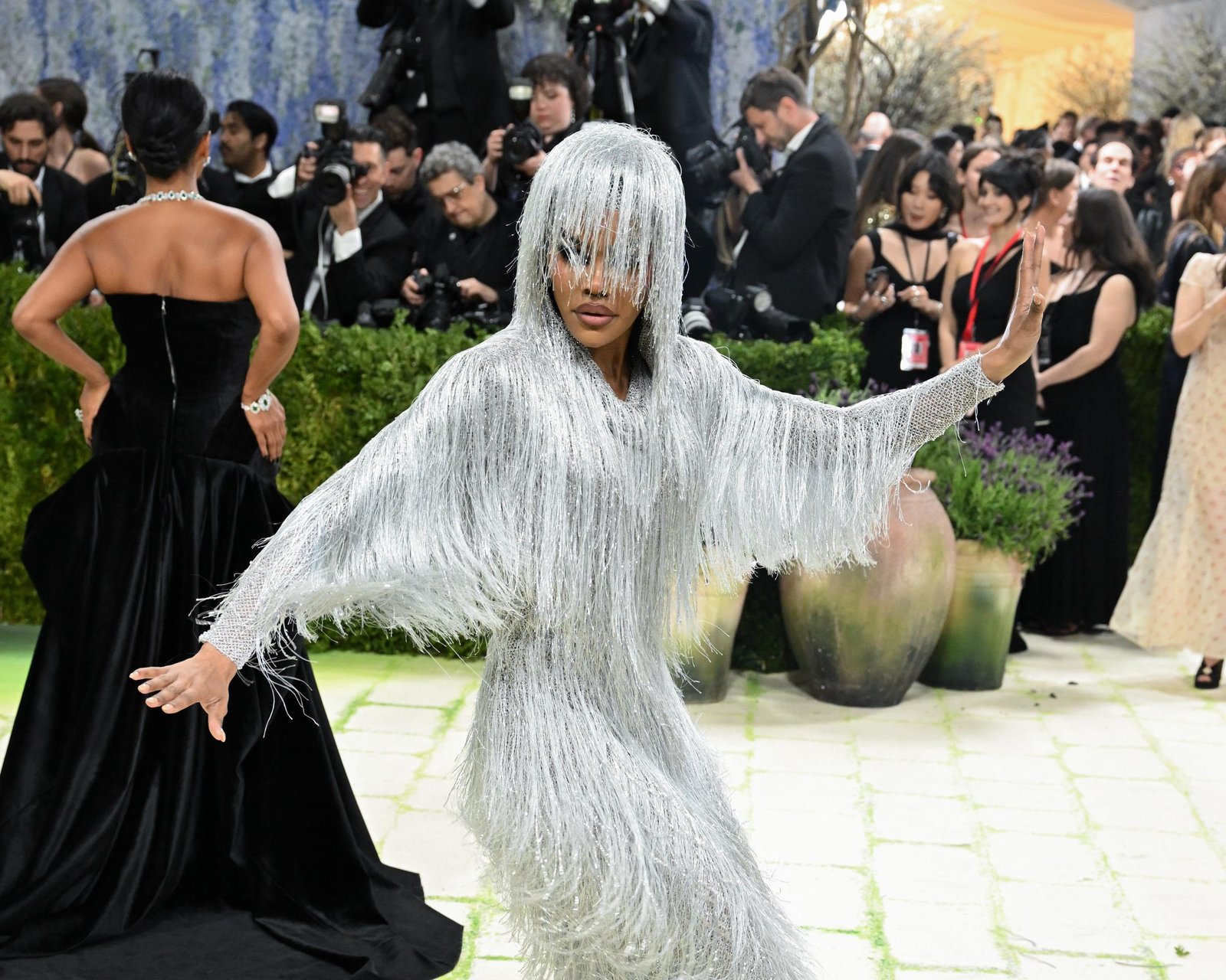 Met Gala 2026: 20 Dazzling Celebrities in Stunning Outfits –