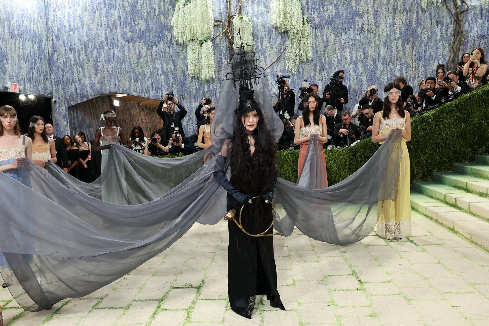 Met Gala 2026: 20 Dazzling Celebrities in Stunning Outfits –