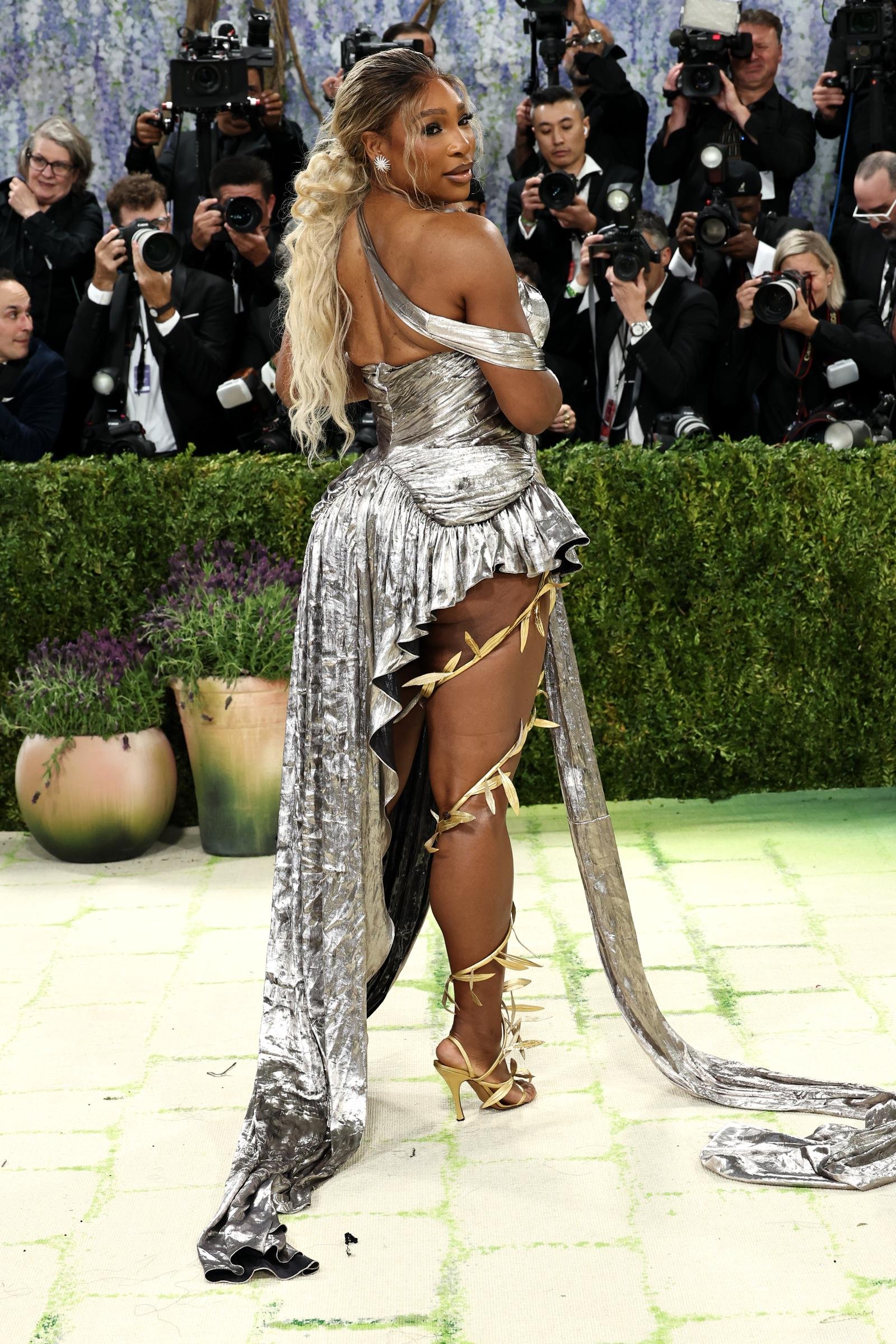 Met Gala 2026: 20 Dazzling Celebrities in Stunning Outfits –