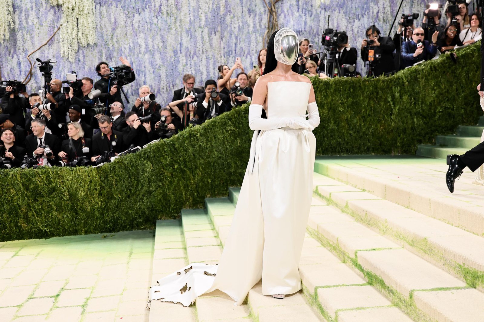 Met Gala 2026: 20 Dazzling Celebrities in Stunning Outfits –