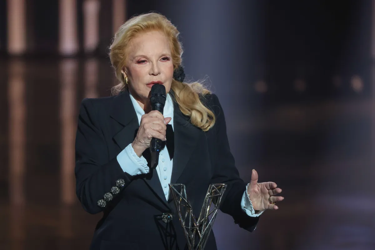 Sylvie Vartan: An Icon’s Journey Through Farewells and Promising Resilience