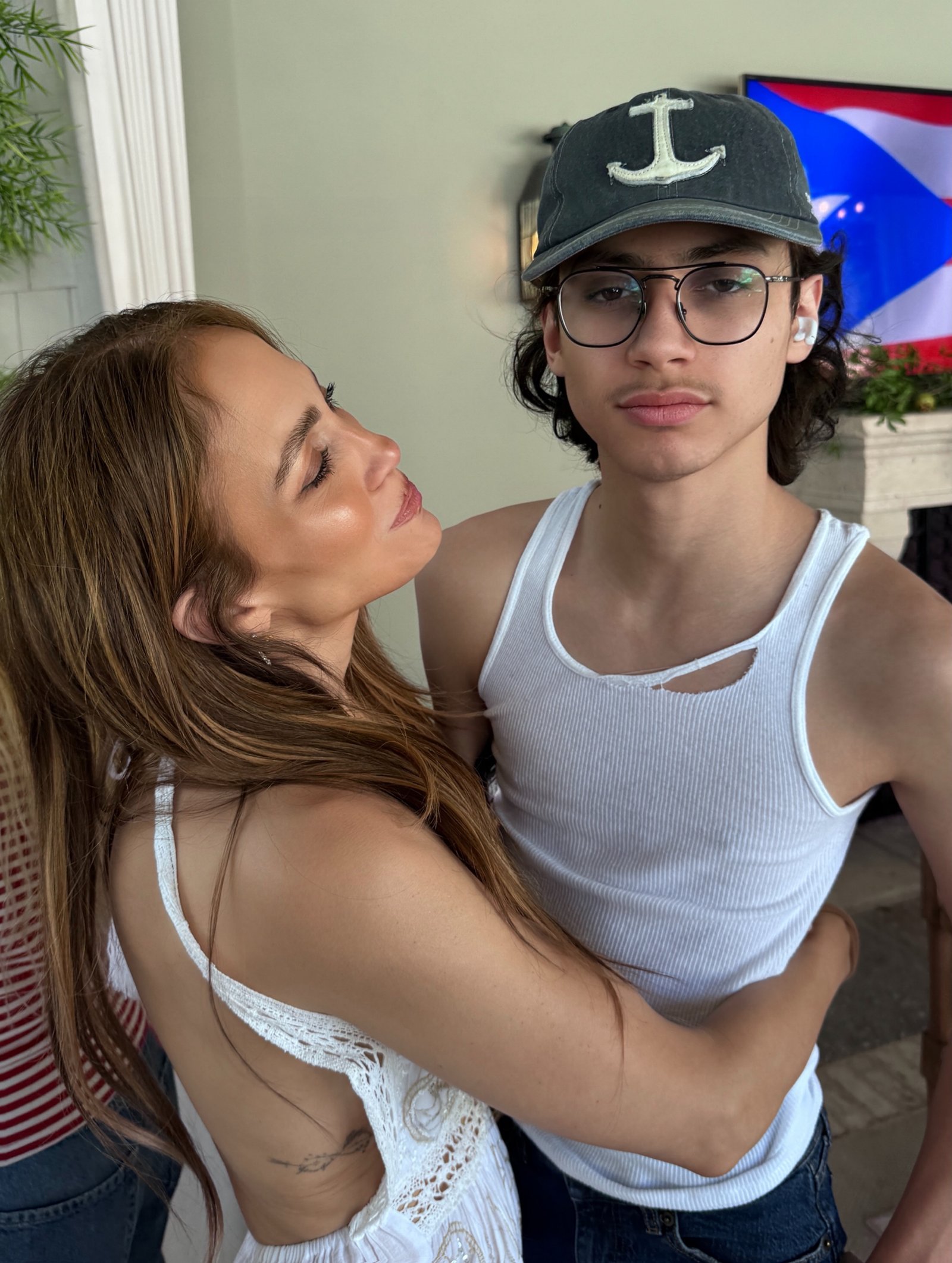 Jennifer Lopez Sparks Reactions with Twin Memorial Day Photos 7 1790918158 809 Jennifer Lopez Sparks Reactions with Twin Memorial Day Photos