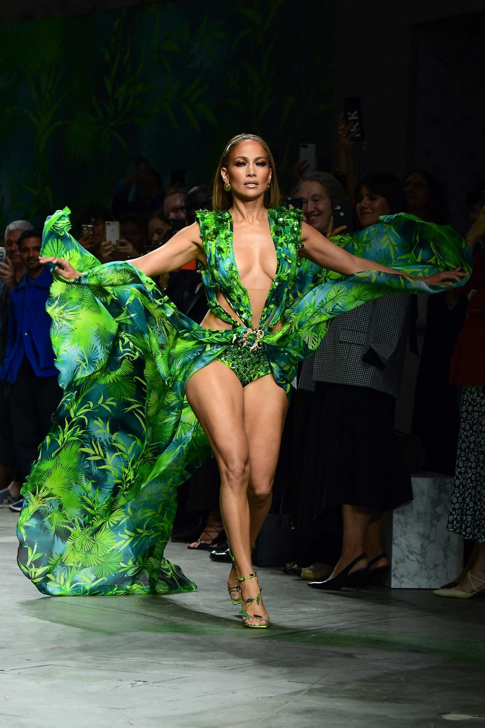 Jennifer Lopez Sparks Reactions with Twin Memorial Day Photos 19 Jennifer Lopez Sparks Reactions with Twin Memorial Day Photos