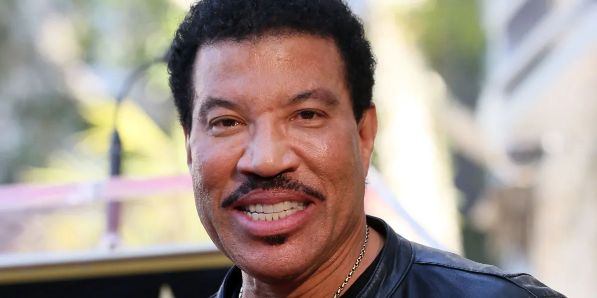 Lionel Richie, 77, Rushed to Hospital During Concert, Fans Share