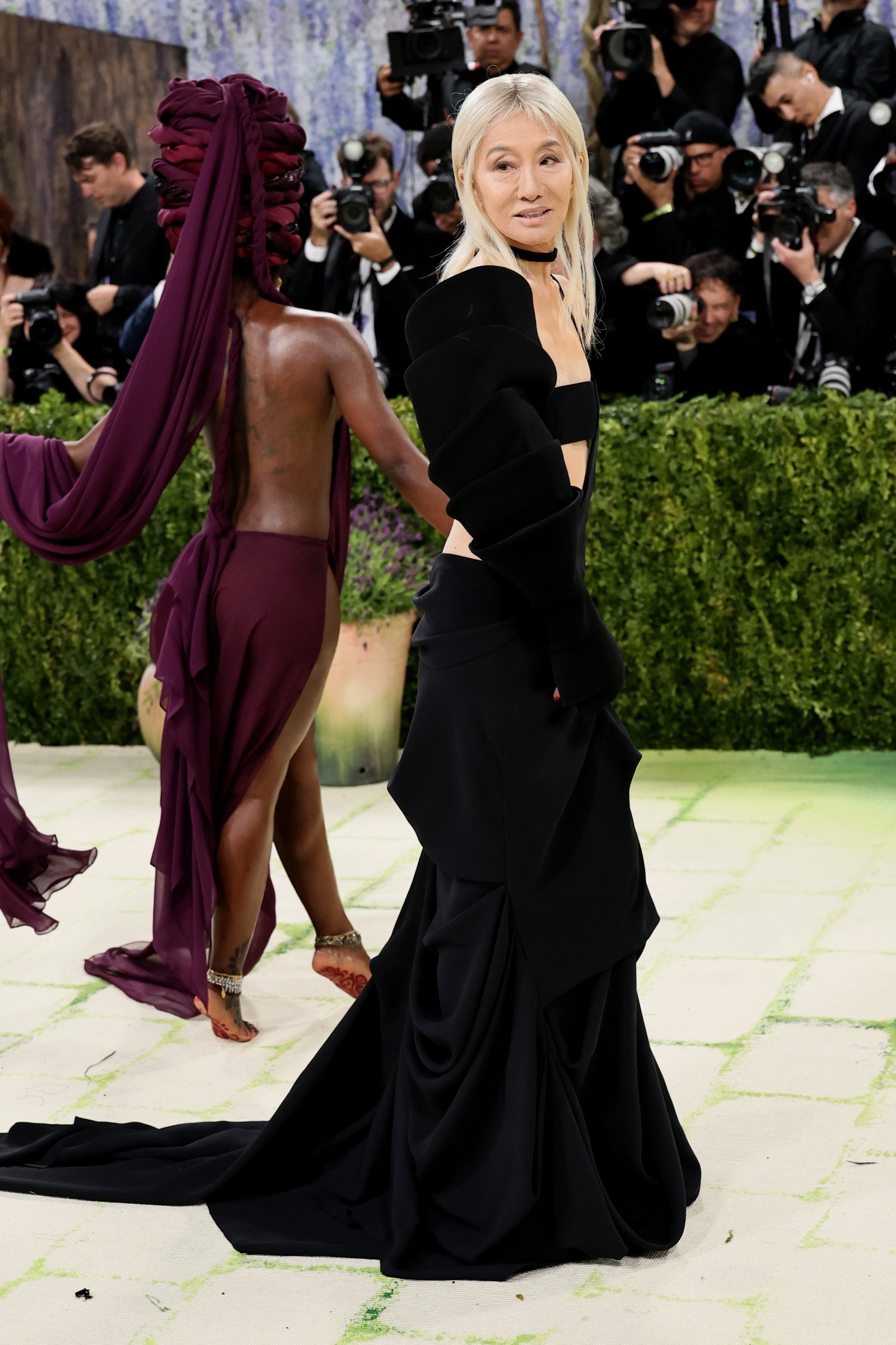 1791016717 678 Vera Wang 77 Shows Off Her Stunning Honey Blonde Hair