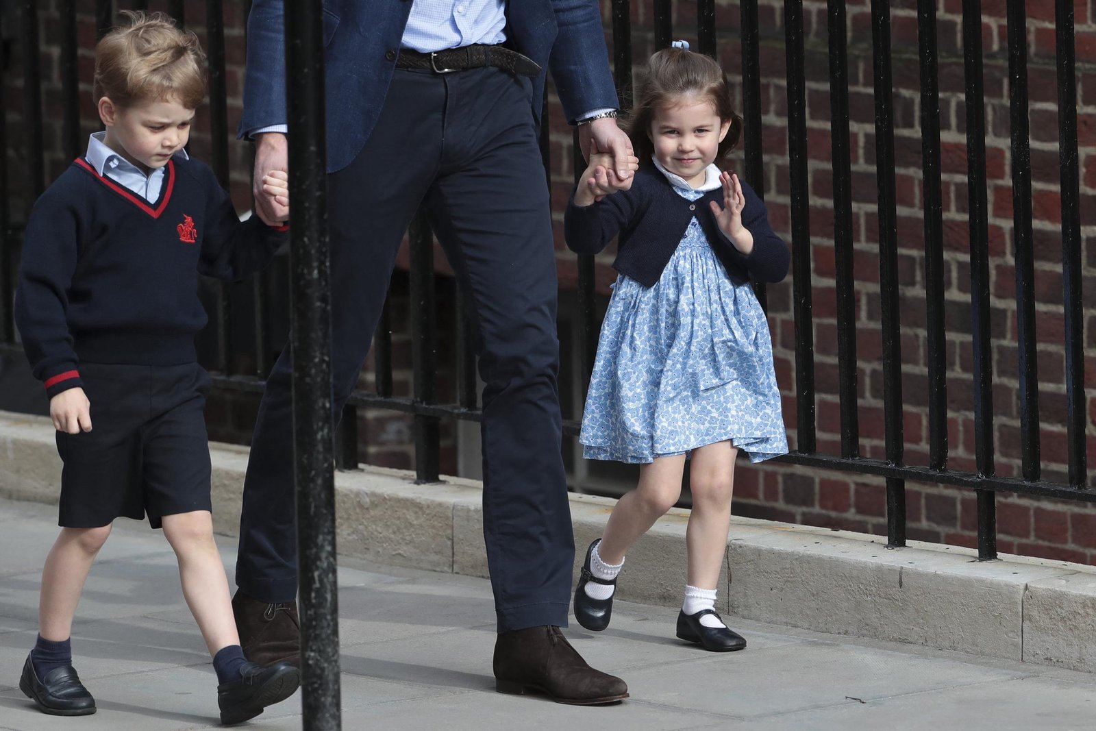 Princess of Wales and Princess Charlotte Delight Londoners with Rare Outing Together – Photos and Video 4 Princess of Wales and Princess Charlotte Delight Londoners with Rare