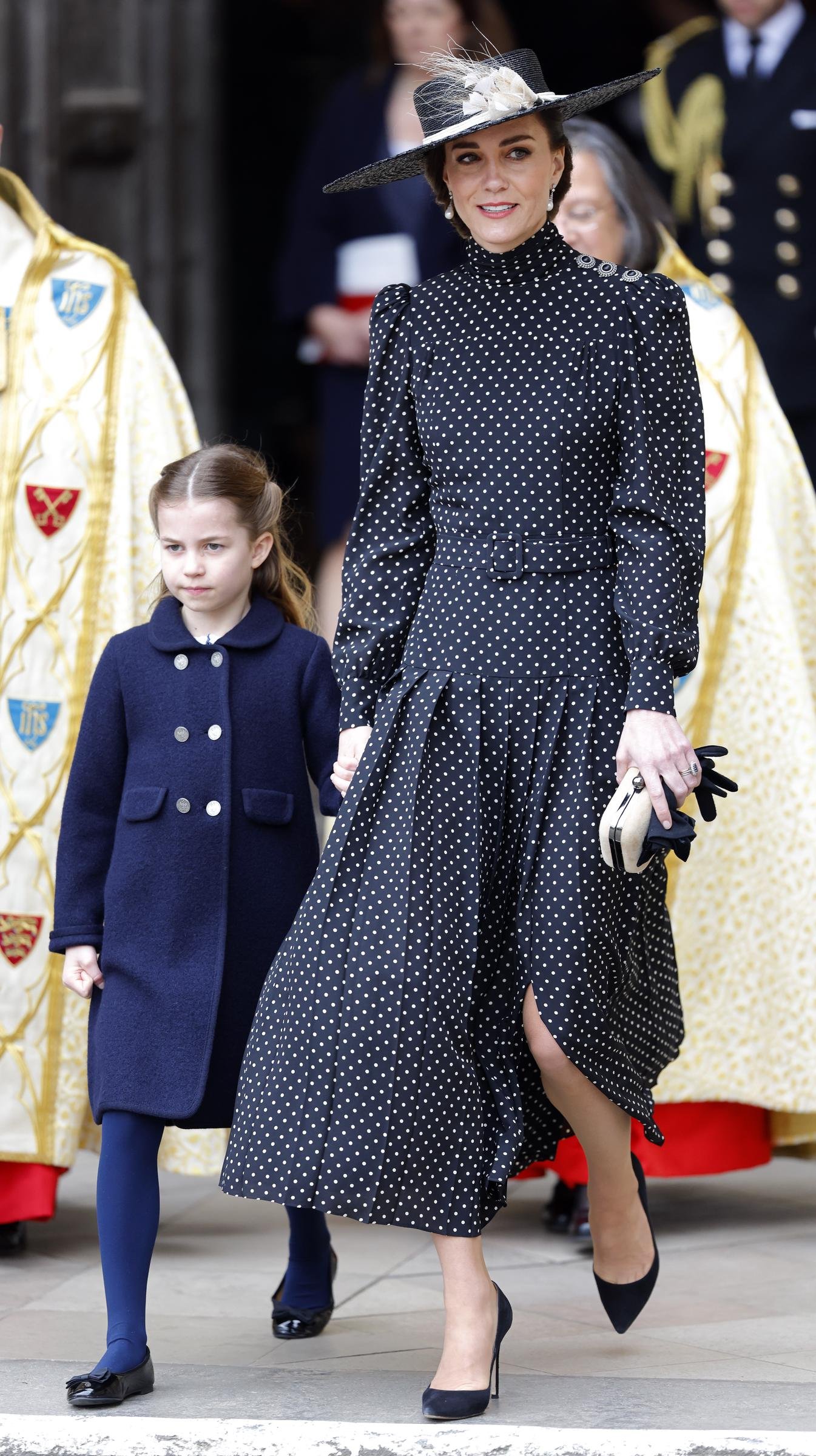 Princess of Wales and Princess Charlotte Delight Londoners with Rare Outing Together – Photos and Video 8 Princess of Wales and Princess Charlotte Delight Londoners with Rare