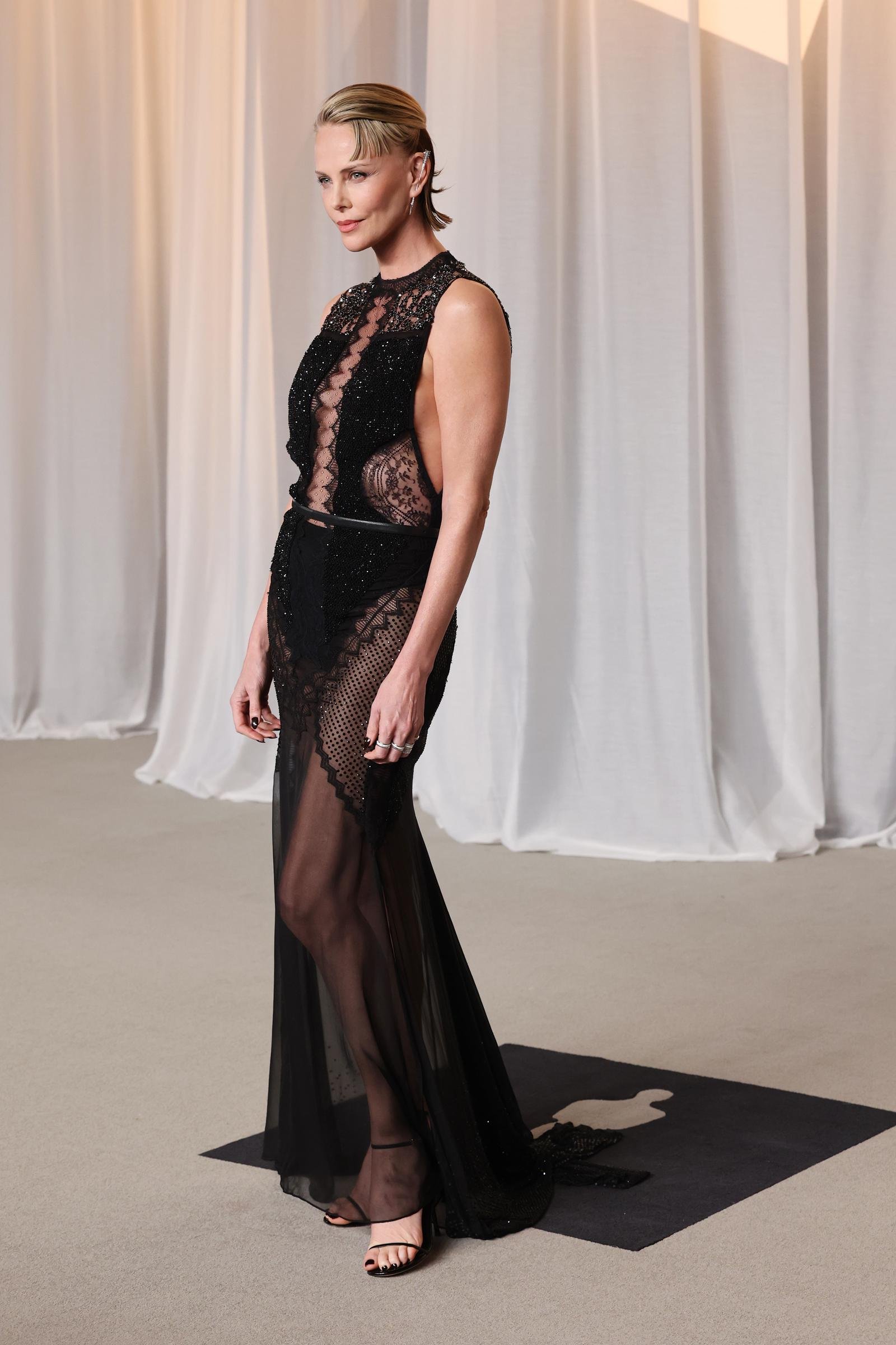 Pamela Anderson Turns Heads in a Pistachio Chiffon Skirt at Academy Museum Gala, Sparking Hairstyle Debate — Photos 8 Pamela Anderson Turns Heads in a Pistachio Chiffon Skirt at