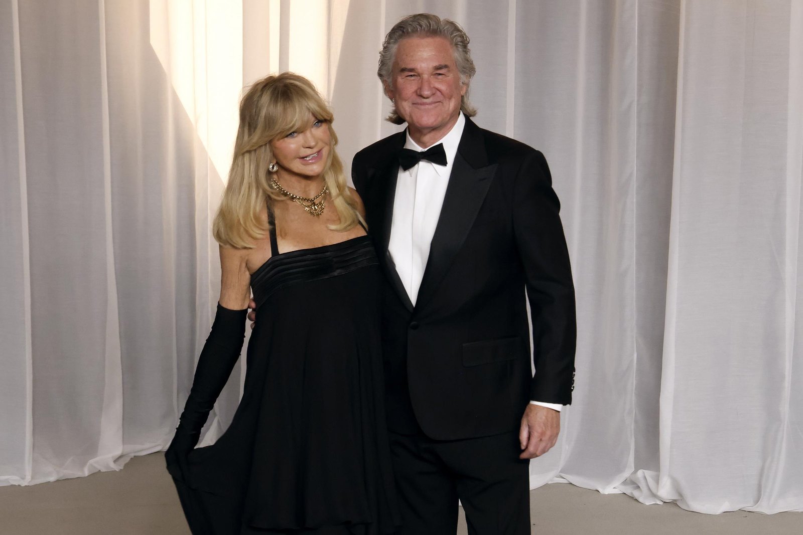 Pamela Anderson Turns Heads in a Pistachio Chiffon Skirt at Academy Museum Gala, Sparking Hairstyle Debate — Photos 12 Pamela Anderson Turns Heads in a Pistachio Chiffon Skirt at