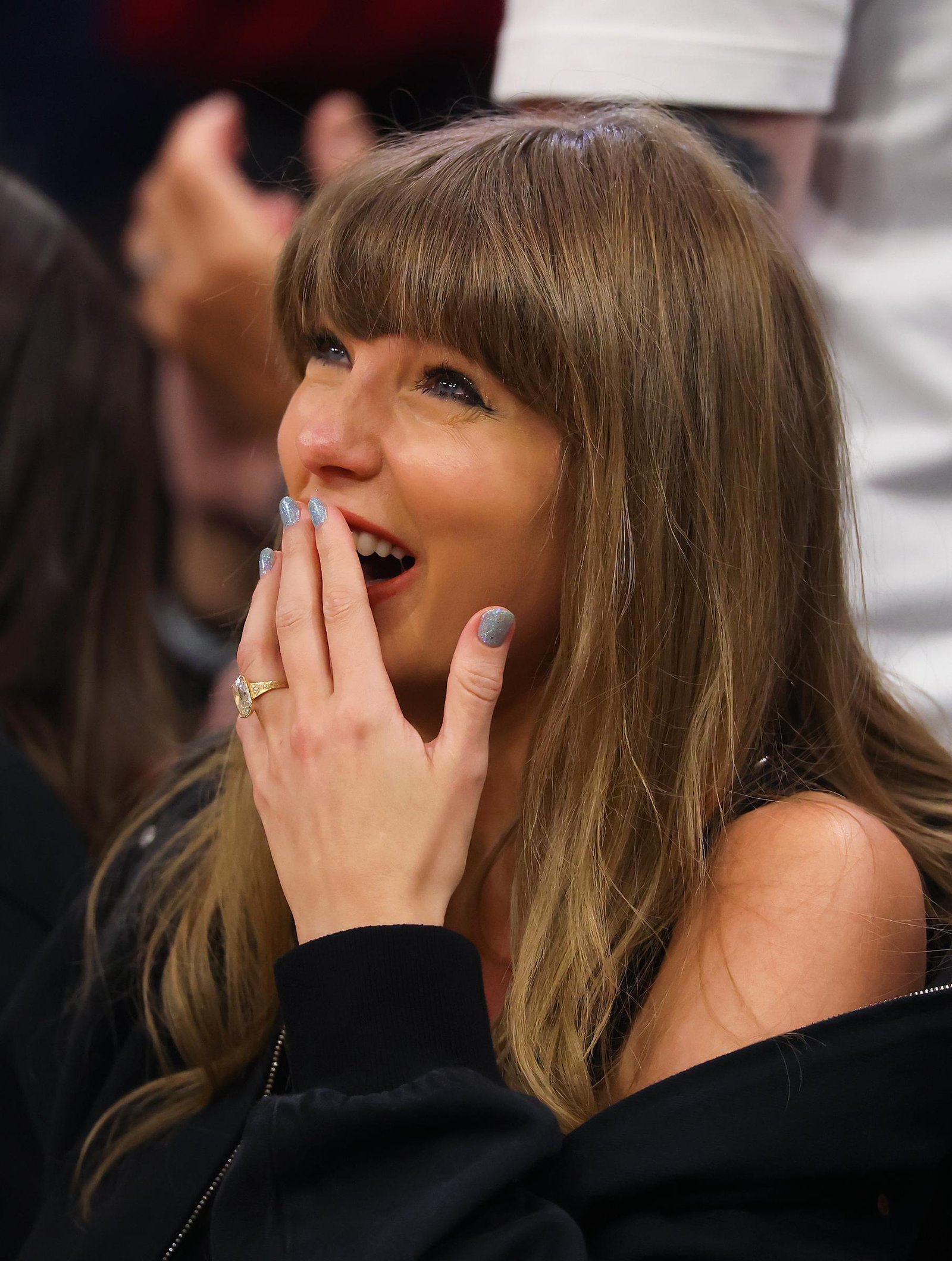Taylor Swift Stuns in Mini Dress Out in London Post-S rumored Wedding — Fans Notice a Special Detail 2 Taylor Swift Stuns in Mini Dress Out in London Post S
