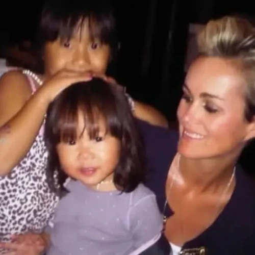 Mother s Day: Laeticia Hallyday and Her Daughters Jade and Joy