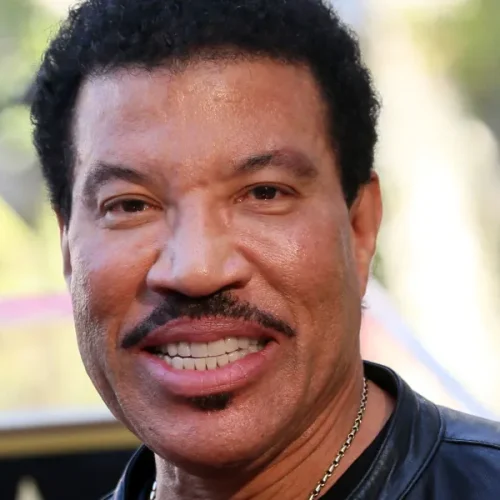 Lionel Richie, 77, Rushed to Hospital During Concert, Fans Share