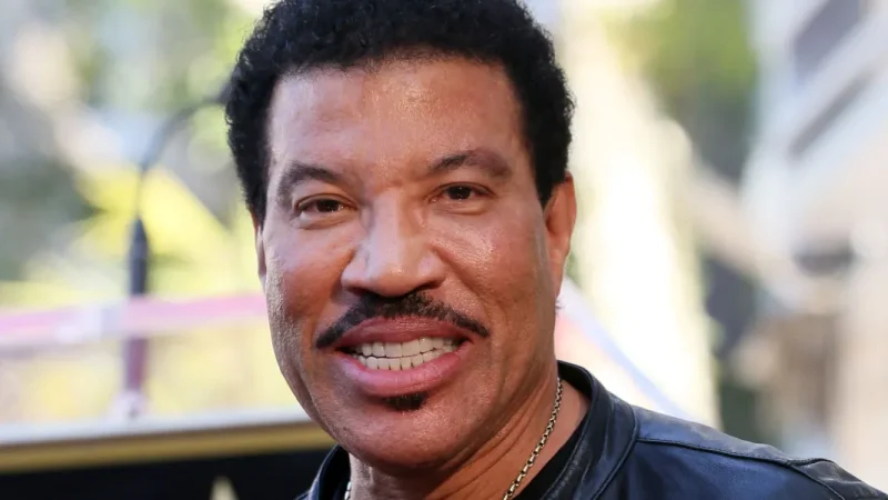 Lionel Richie, 77, Rushed to Hospital During Concert, Fans Share