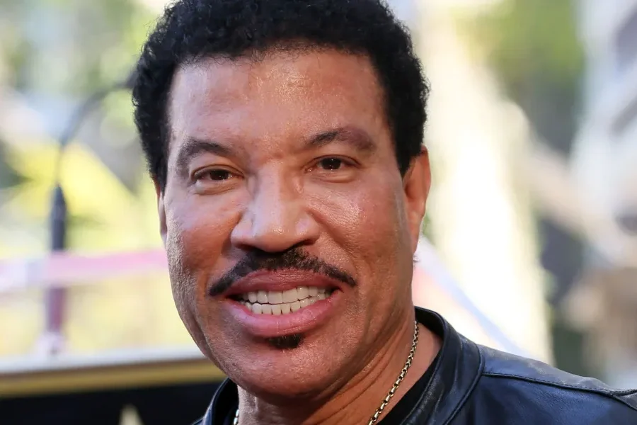 Lionel Richie, 77, Rushed to Hospital During Concert, Fans Share